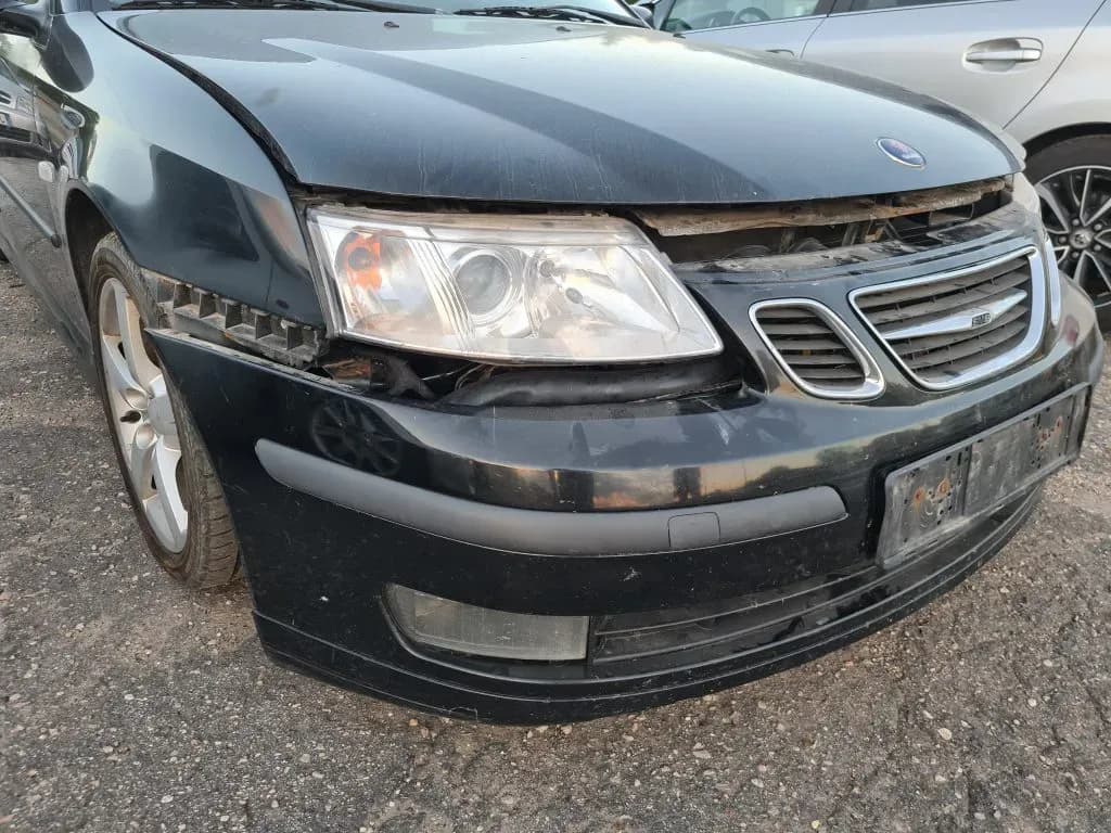 Foto van de gedemonteerde auto 2