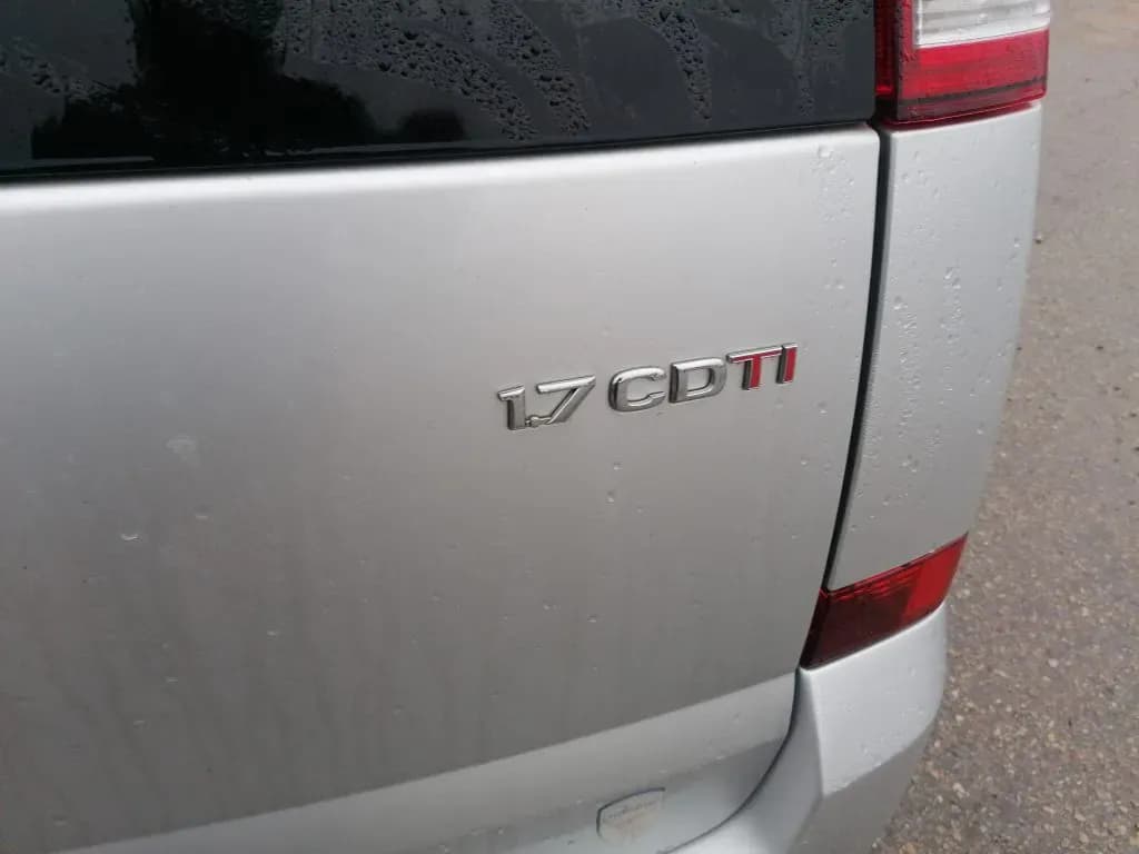 Foto van de gedemonteerde auto 2