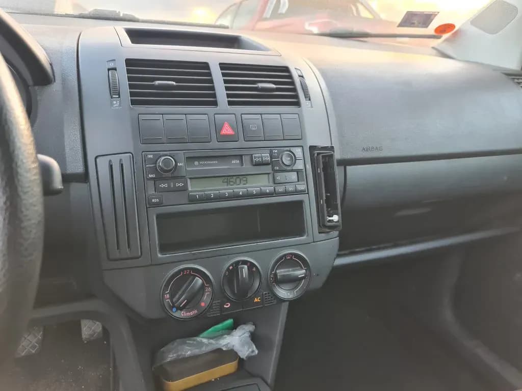 Foto van de gedemonteerde auto 1