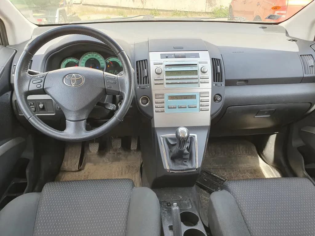 Foto van de gedemonteerde auto 1