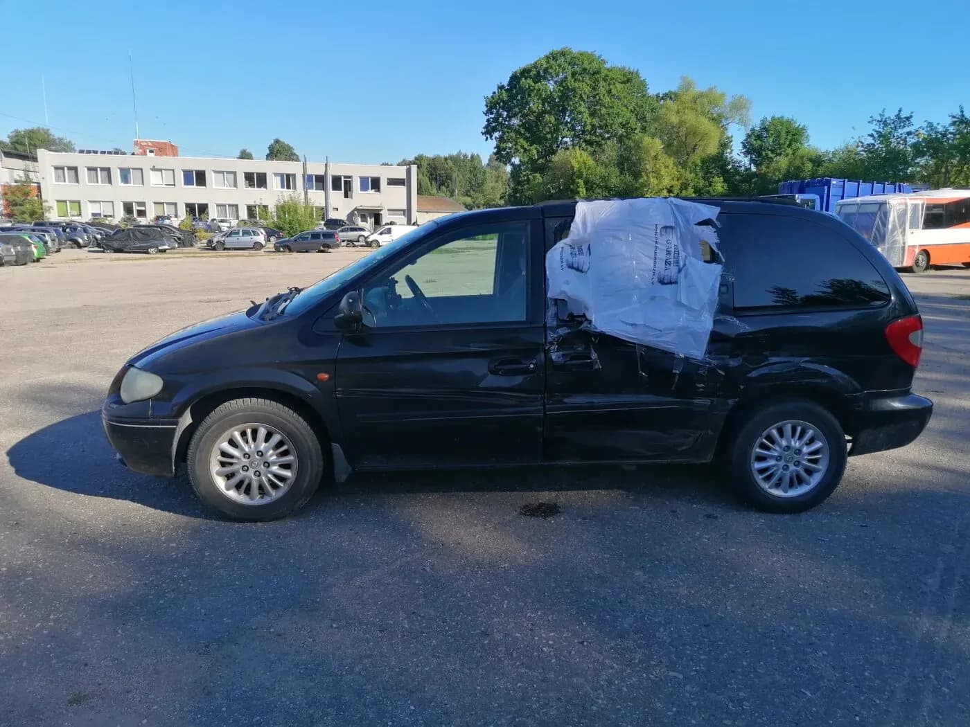 Foto van de gedemonteerde auto 5