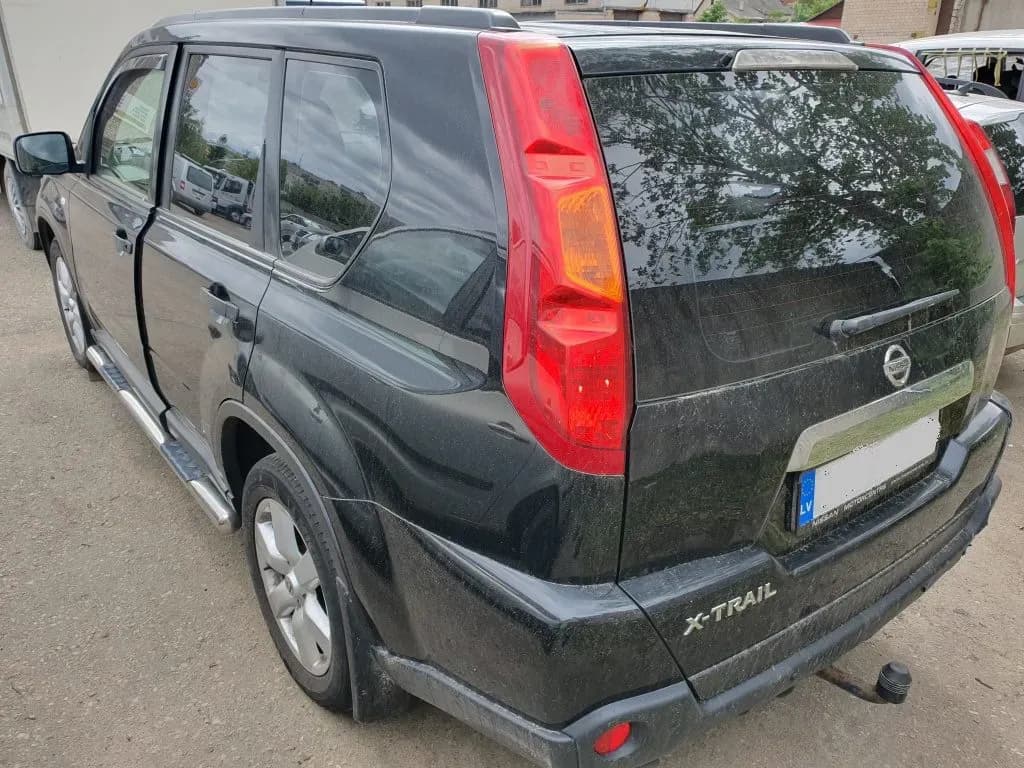 Foto van de gedemonteerde auto 4