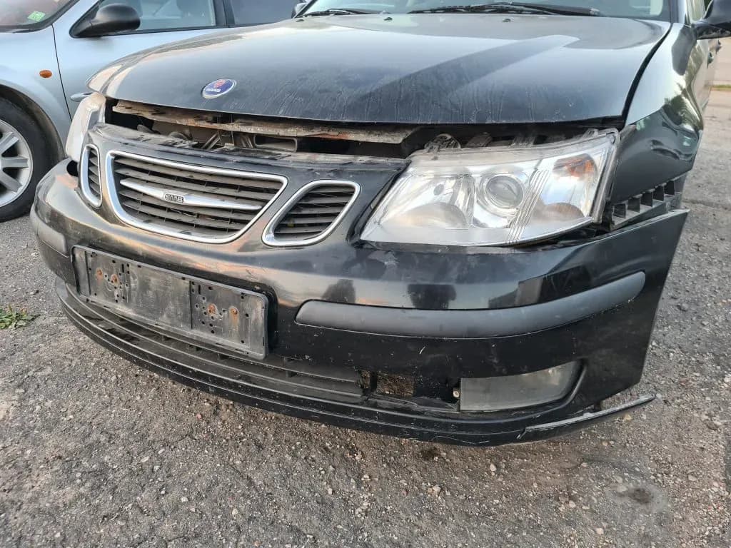Foto van de gedemonteerde auto 3