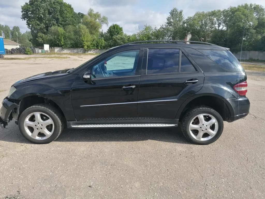 Foto van de gedemonteerde auto 1
