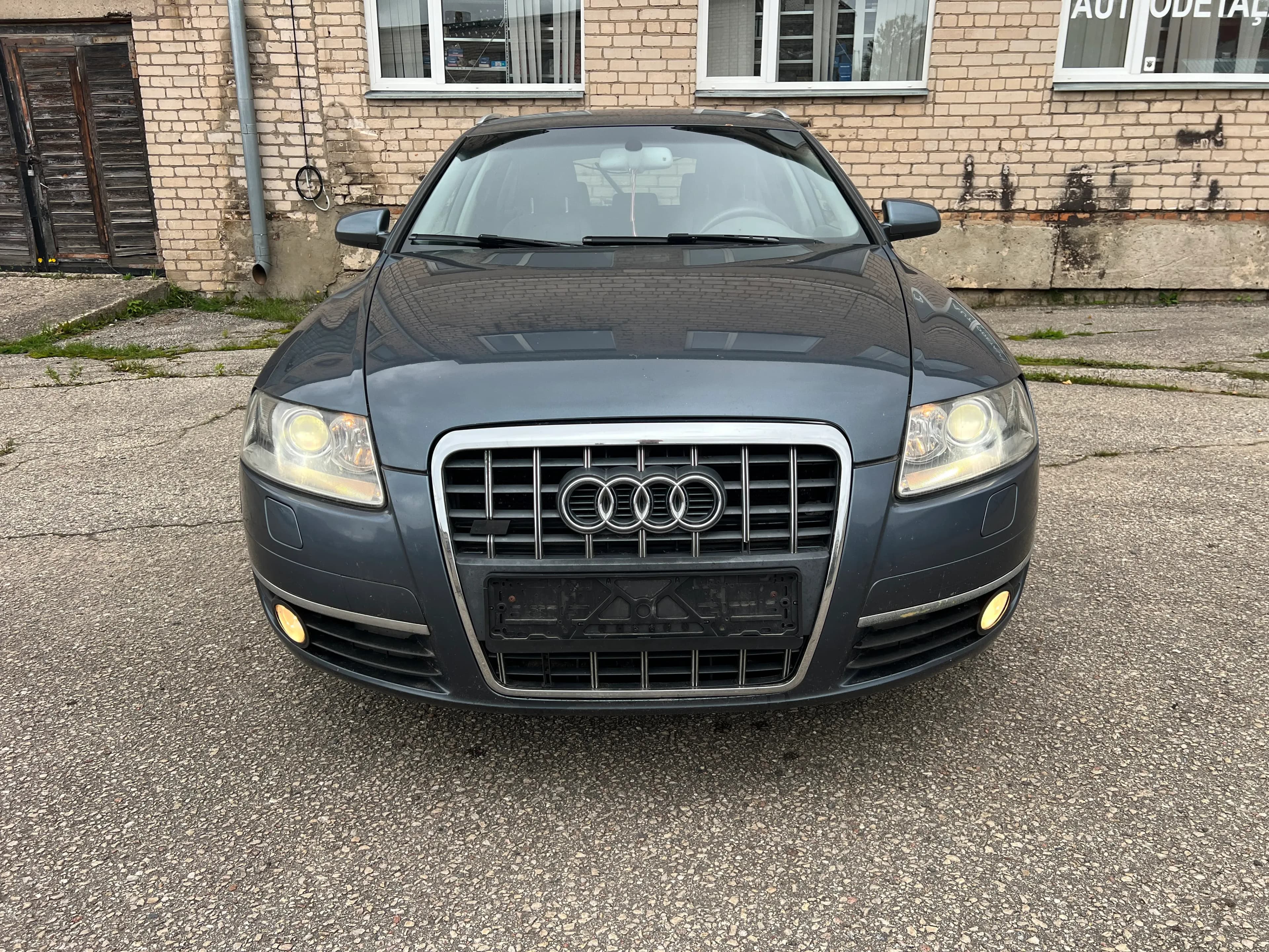 Foto van de gedemonteerde auto 3