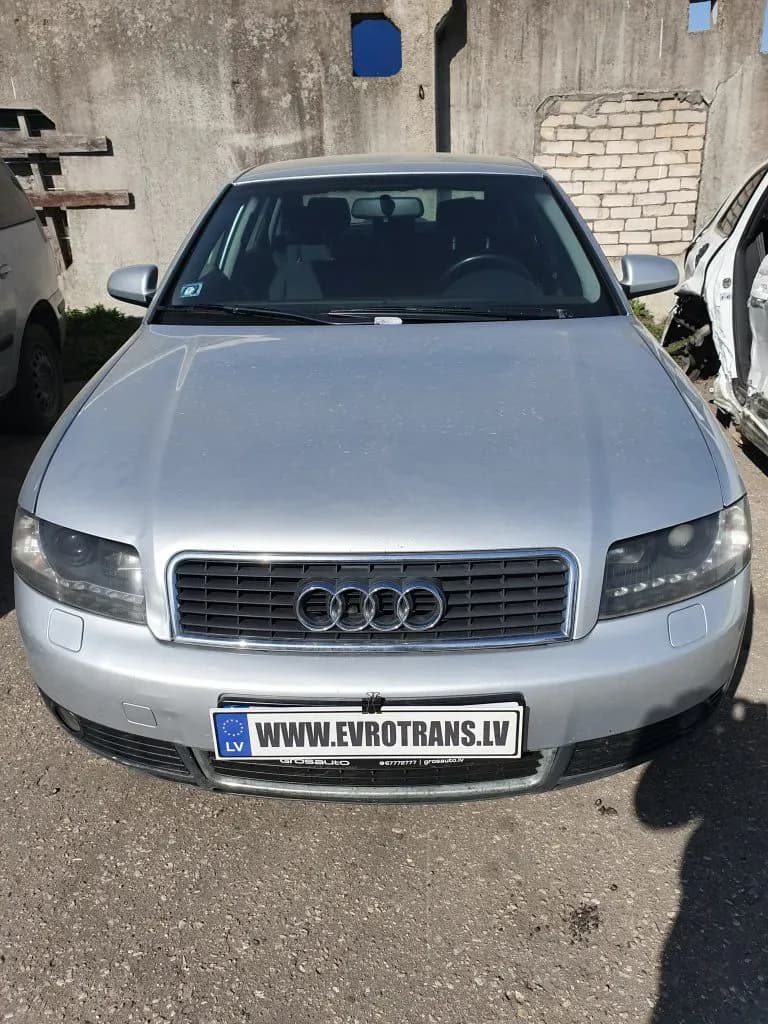 Foto van de gedemonteerde auto 1