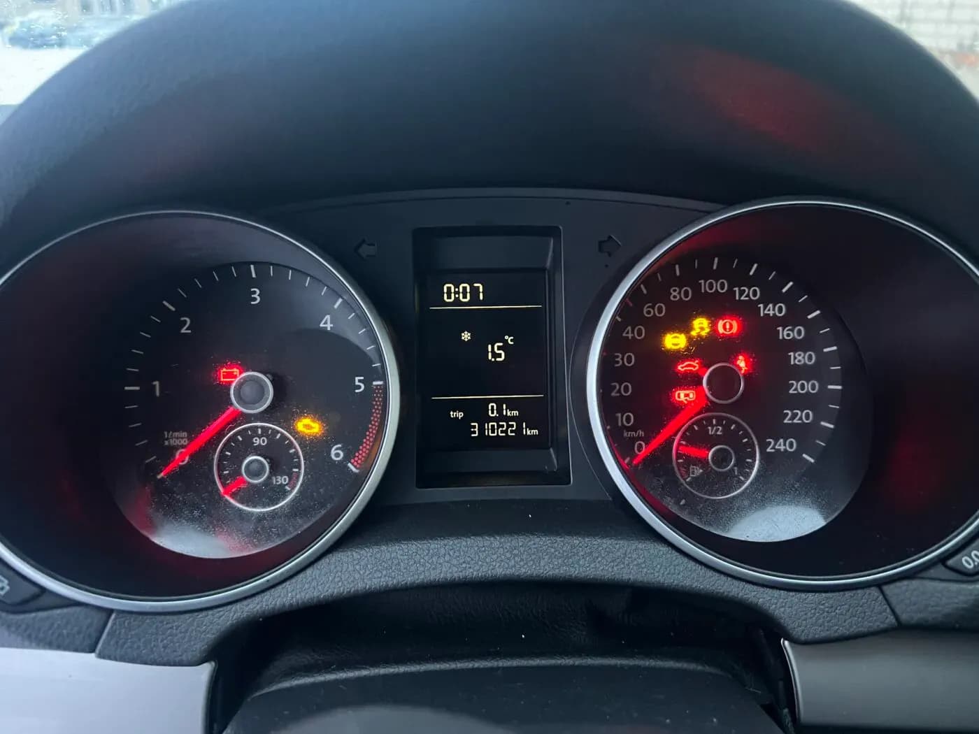 Foto van de gedemonteerde auto 1