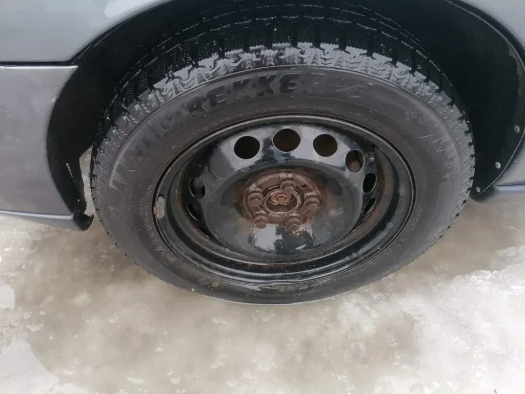 Foto van de gedemonteerde auto 4