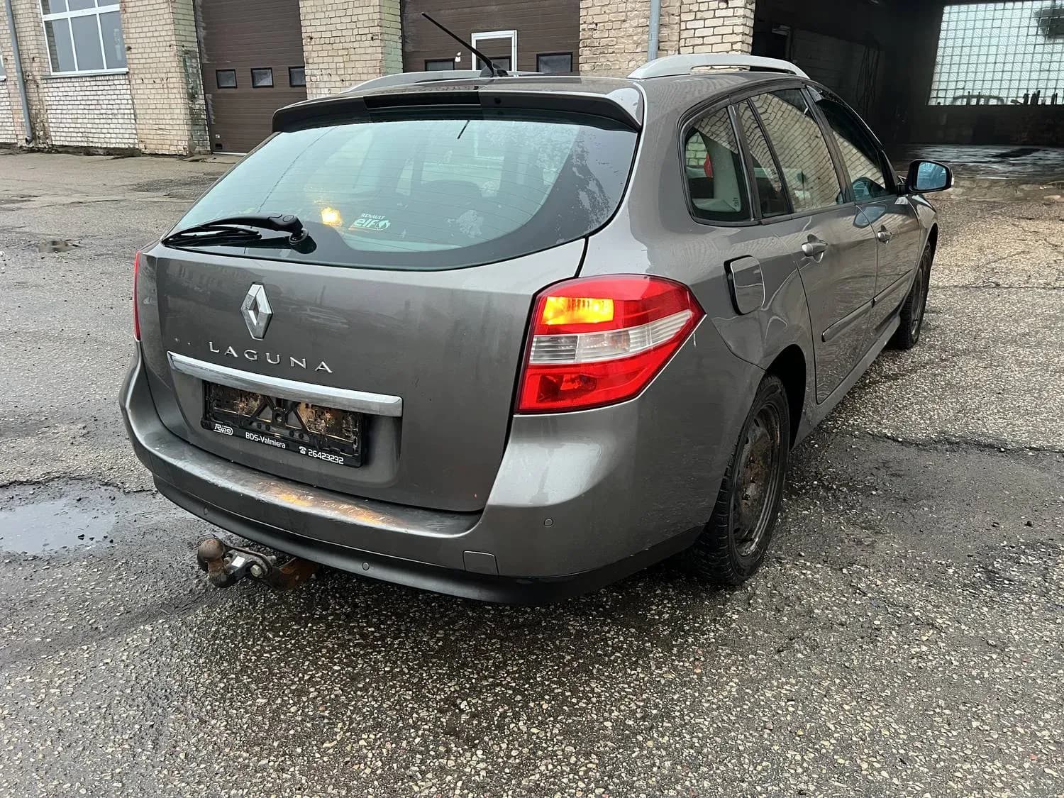 Foto van de gedemonteerde auto 4