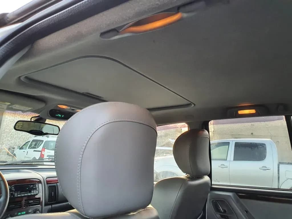 Foto van de gedemonteerde auto 3