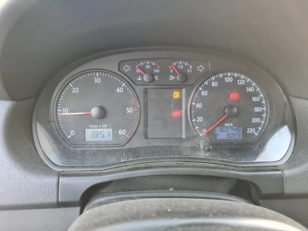 Foto van de gedemonteerde auto 4