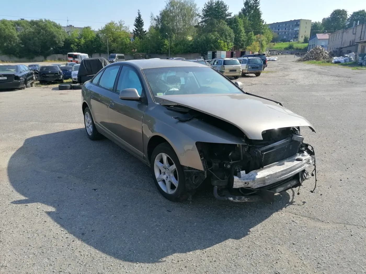 Foto van de gedemonteerde auto 2