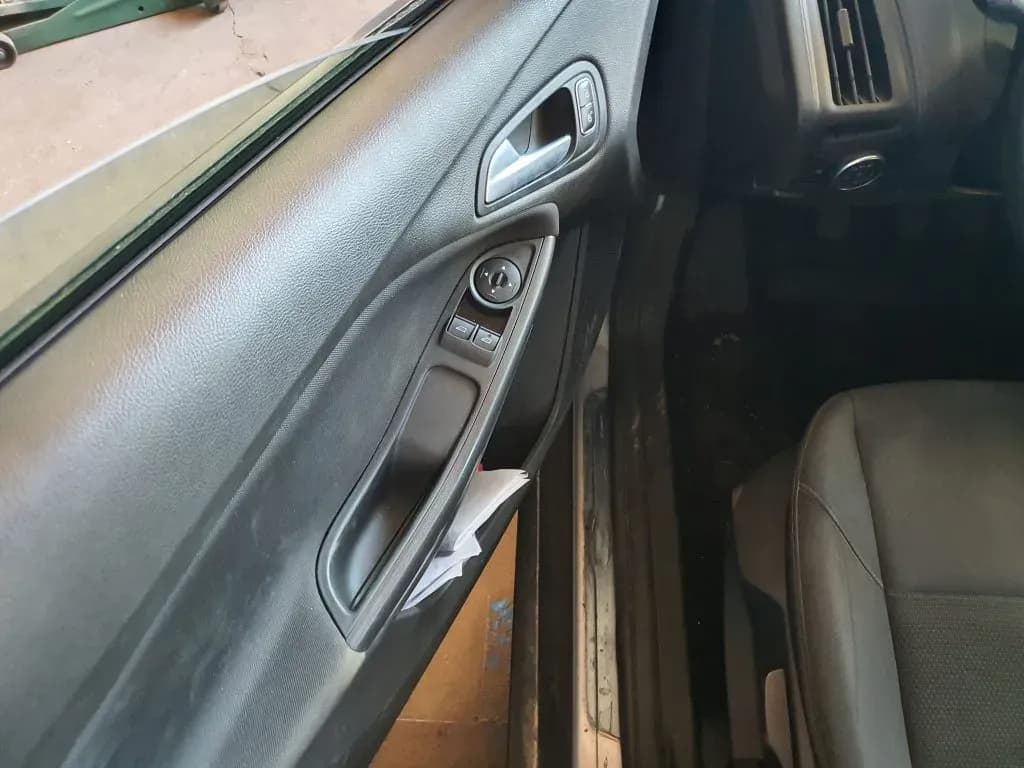 Foto van de gedemonteerde auto 1