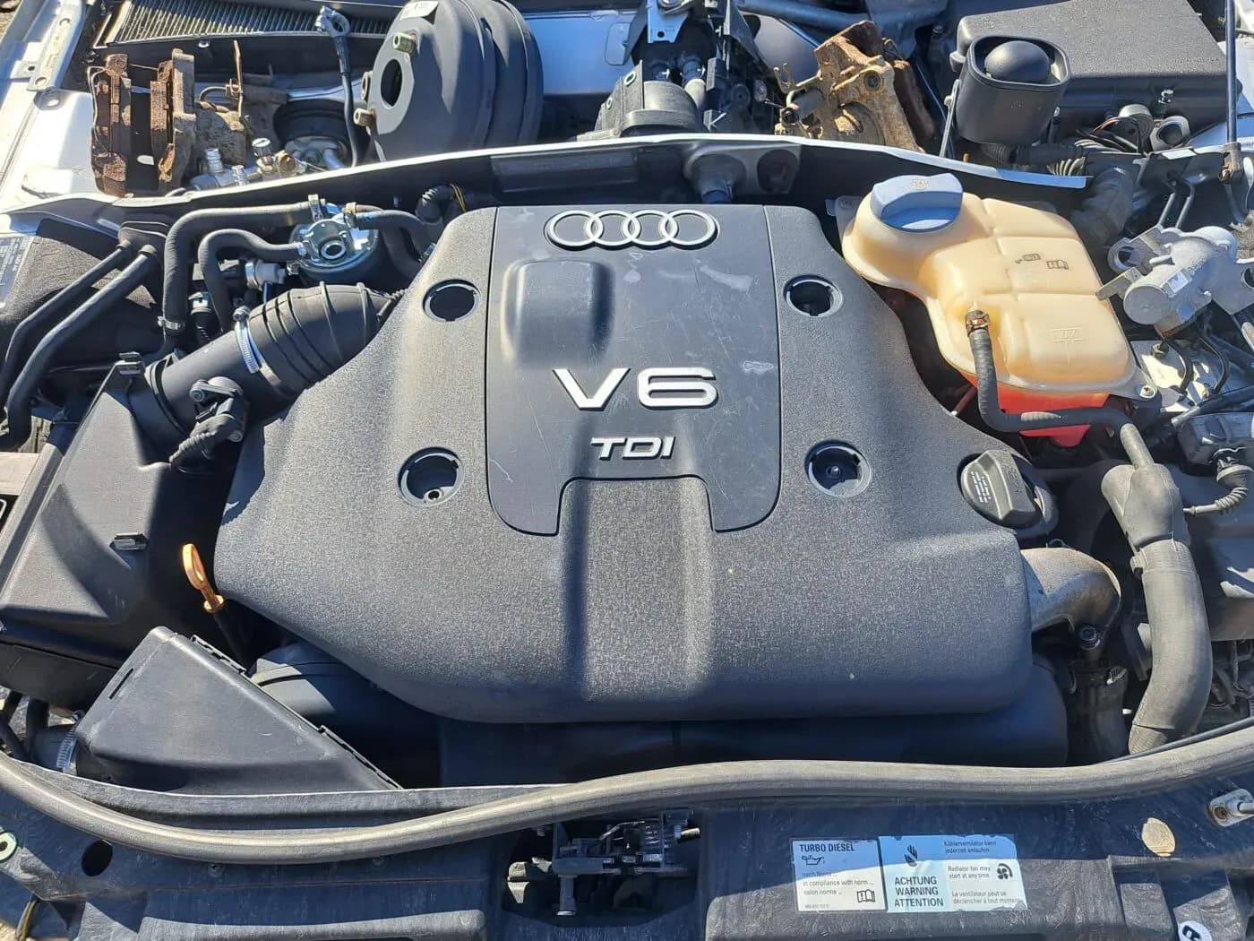 Foto van de gedemonteerde auto 5
