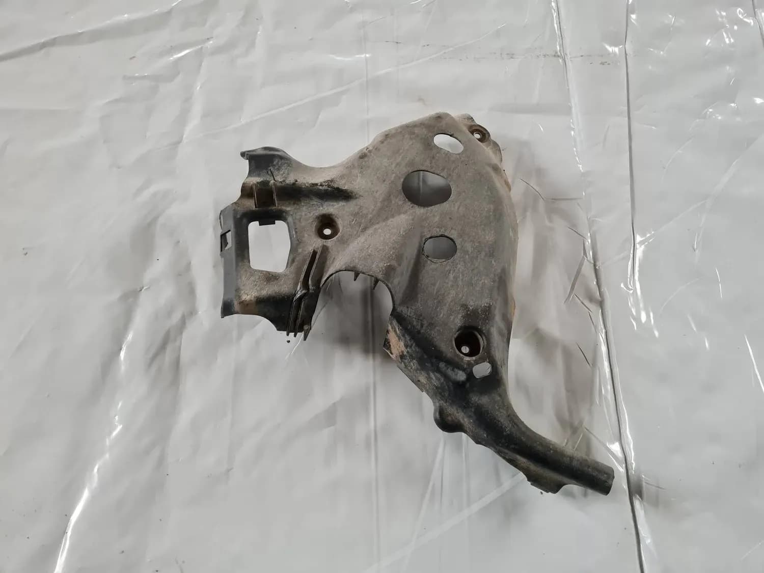 Schut voor de achterwielophangingsarm AUDI A6 2008 - foto 1