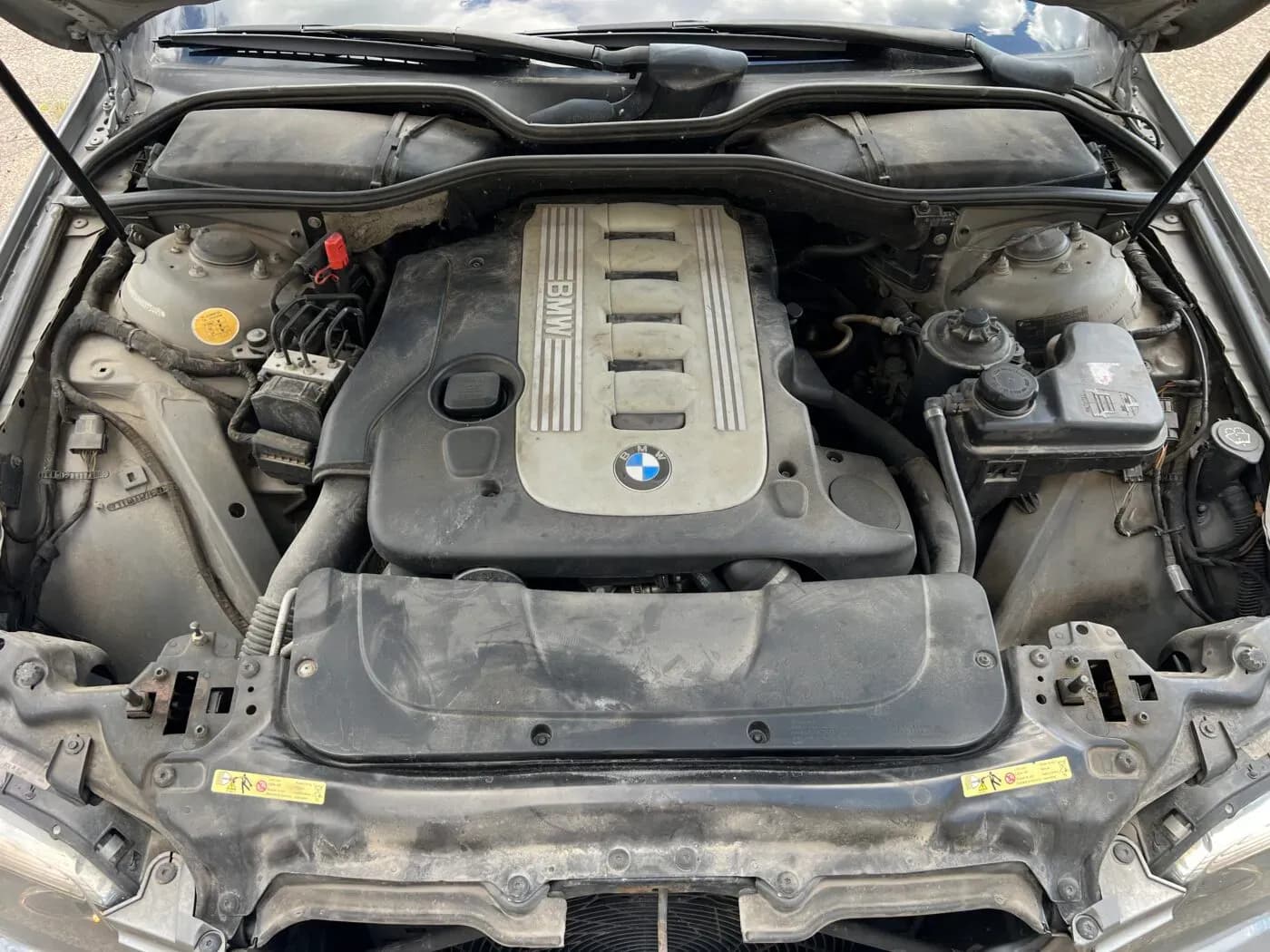 Foto van de gedemonteerde auto 2