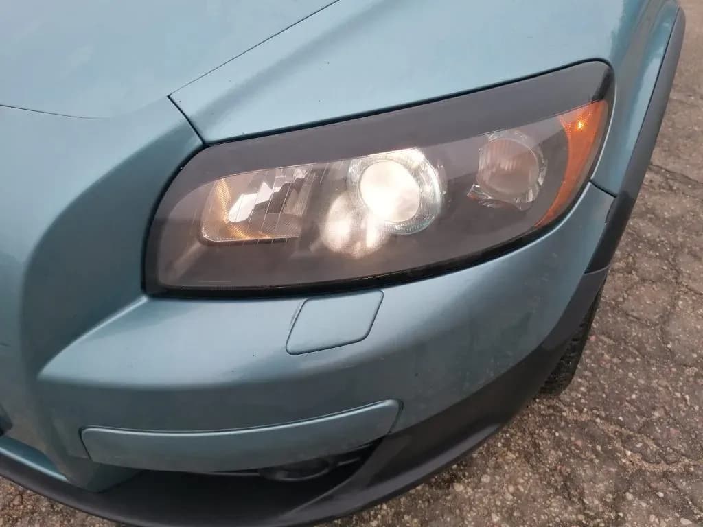 Foto van de gedemonteerde auto 3