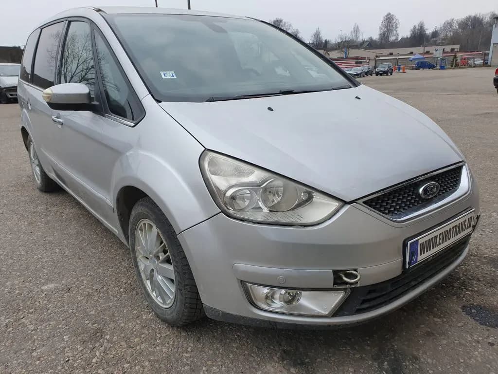 Foto van de gedemonteerde auto 2