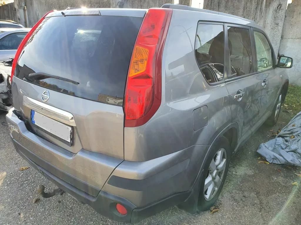 Foto van de gedemonteerde auto 2