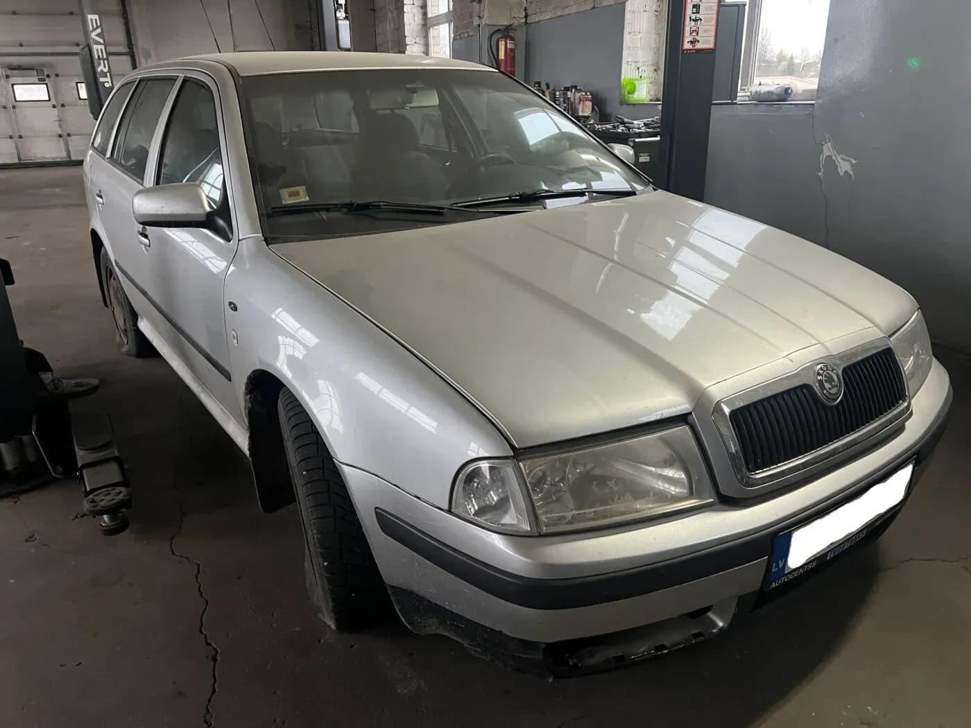 Foto van de gedemonteerde auto 2