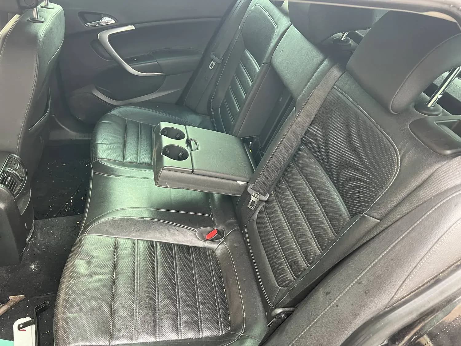 Foto van de gedemonteerde auto 5