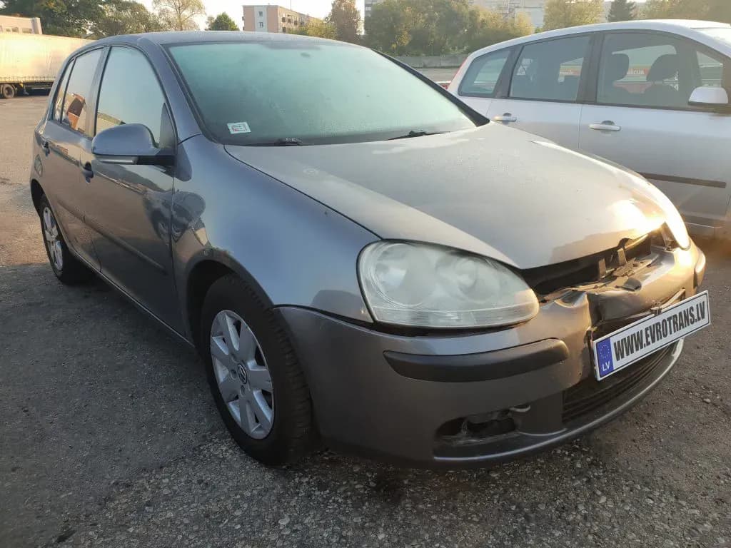 Foto van de gedemonteerde auto 2