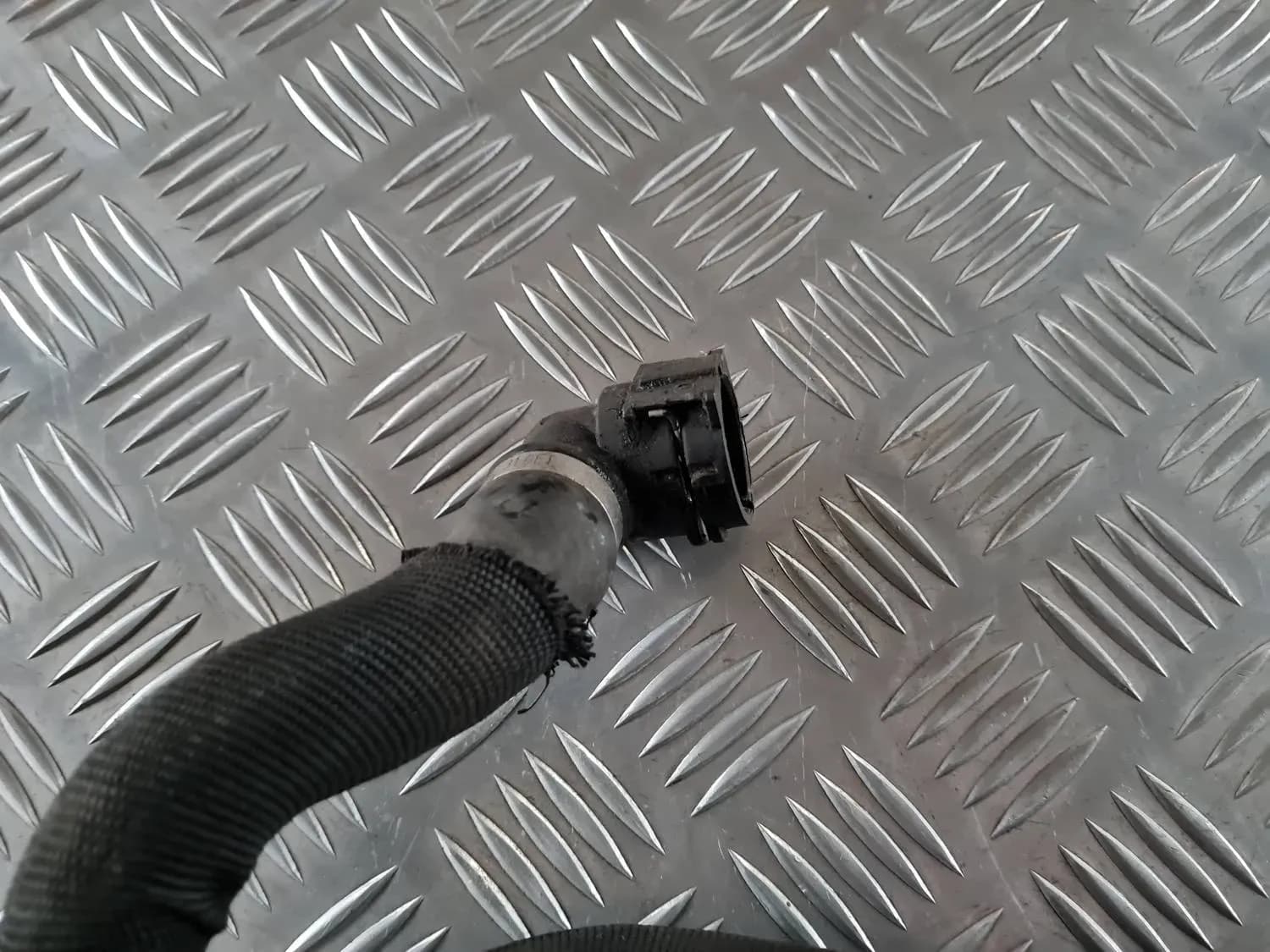 Leidingen verwarmingsradiator AUDI A6 2008 - foto 4