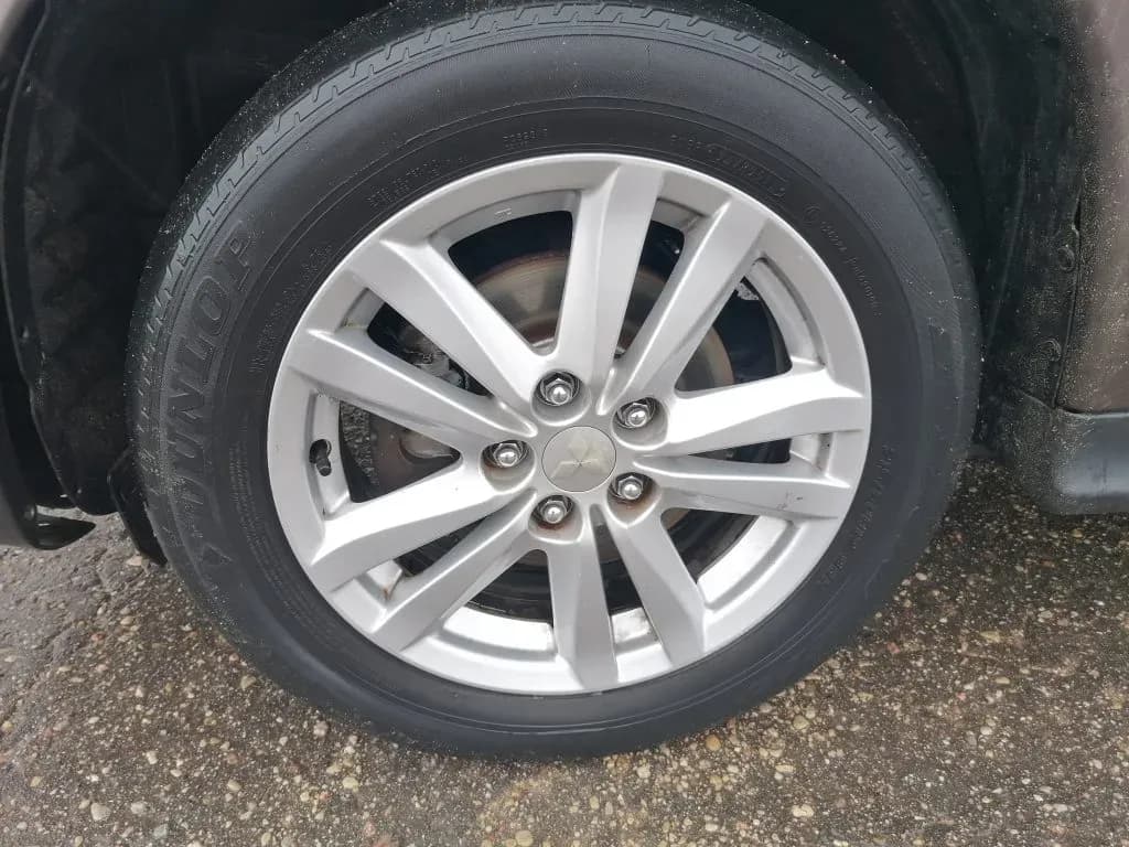 Foto van de gedemonteerde auto 5