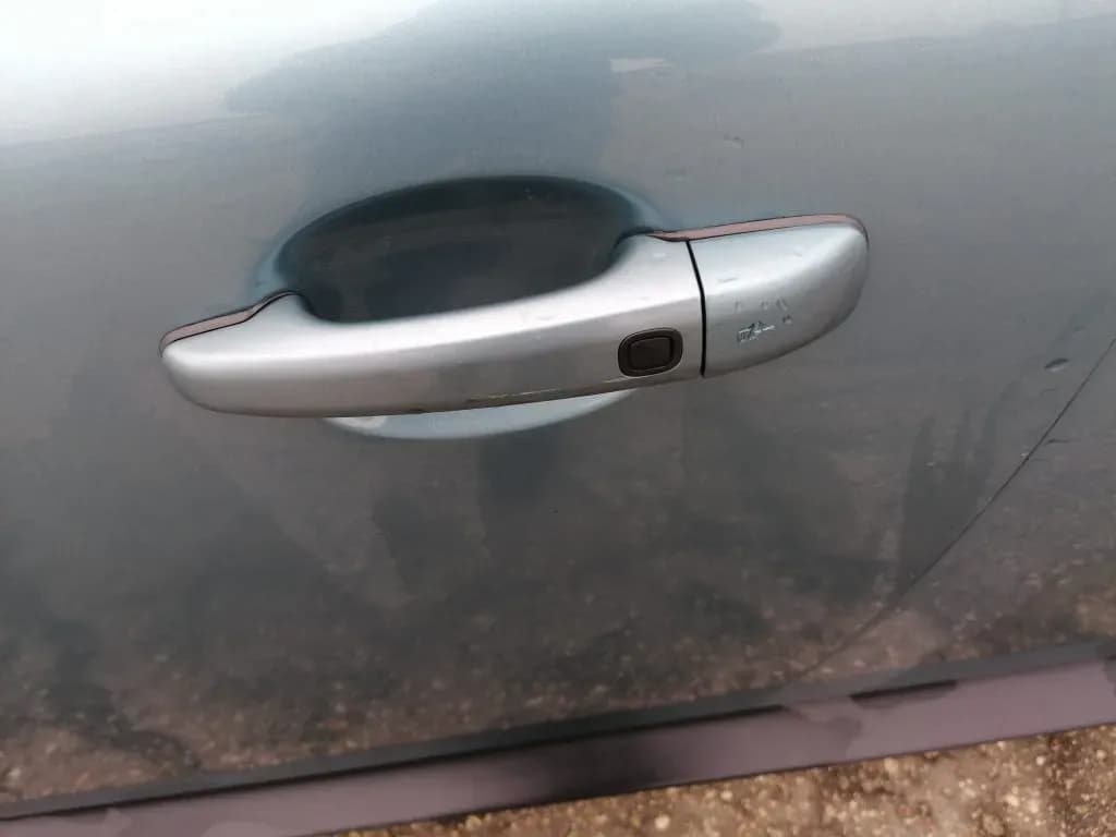 Foto van de gedemonteerde auto 4