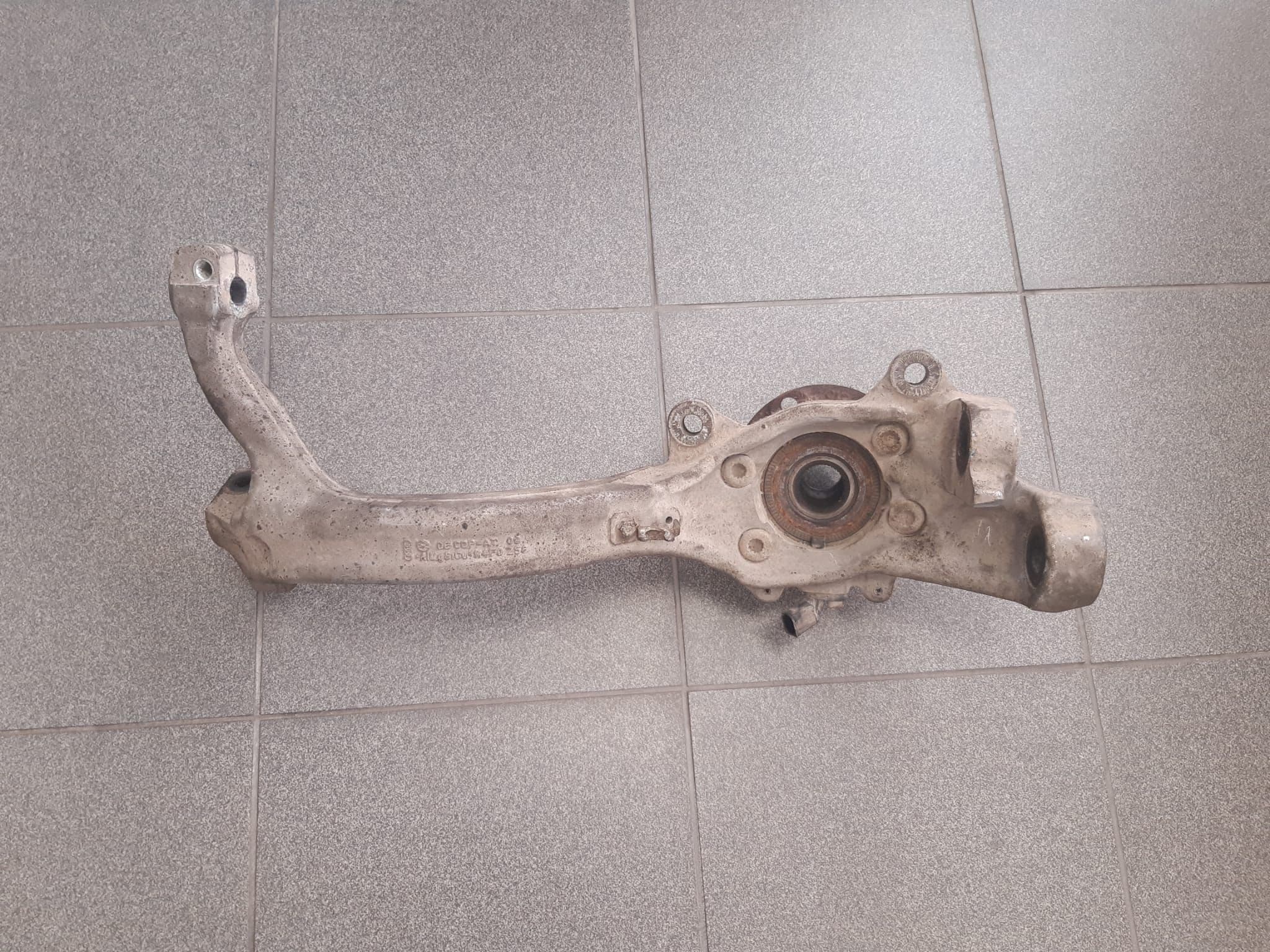 Fusee voor rechts AUDI A6 2008 - foto 1
