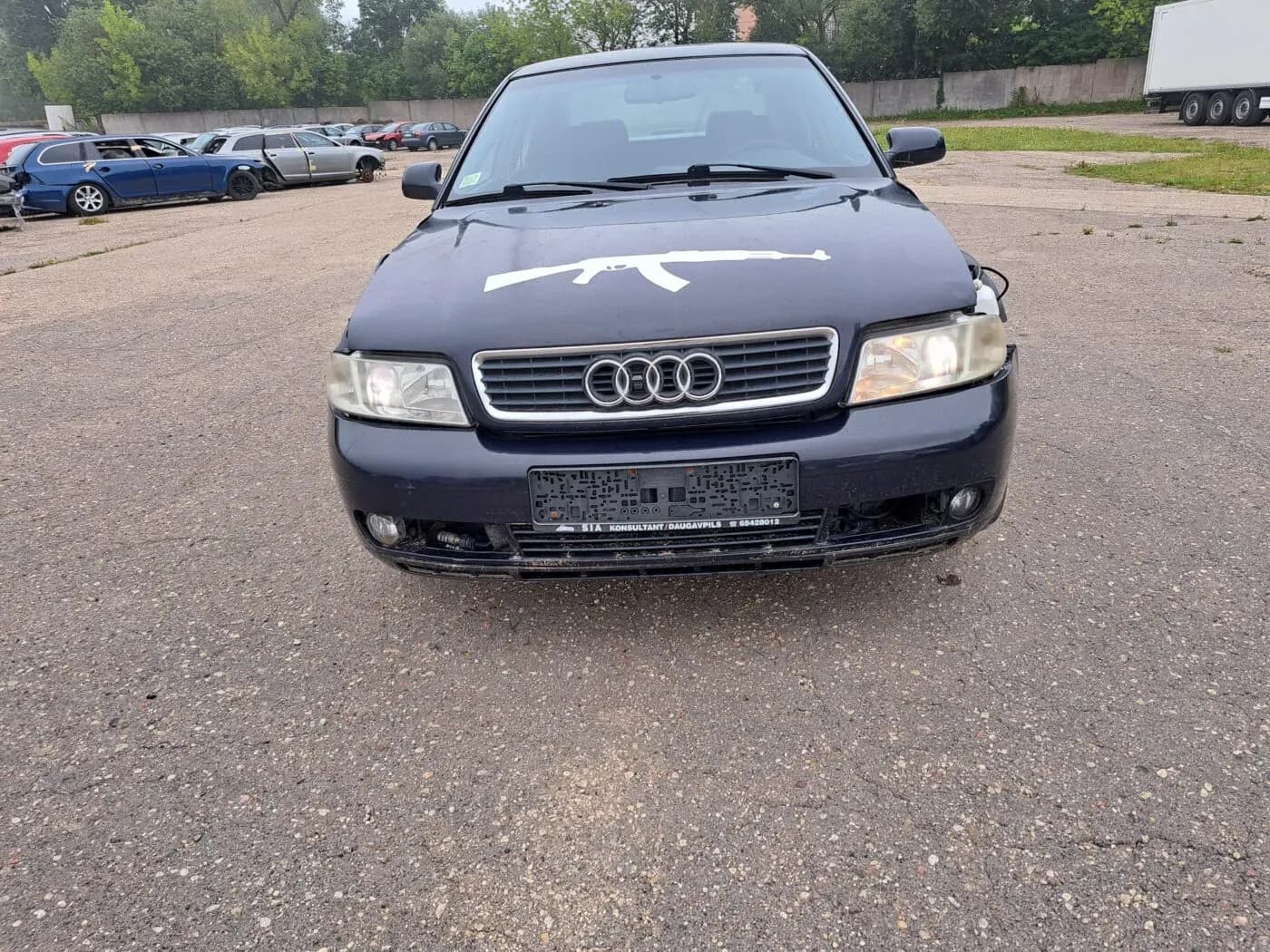Foto van de gedemonteerde auto 3