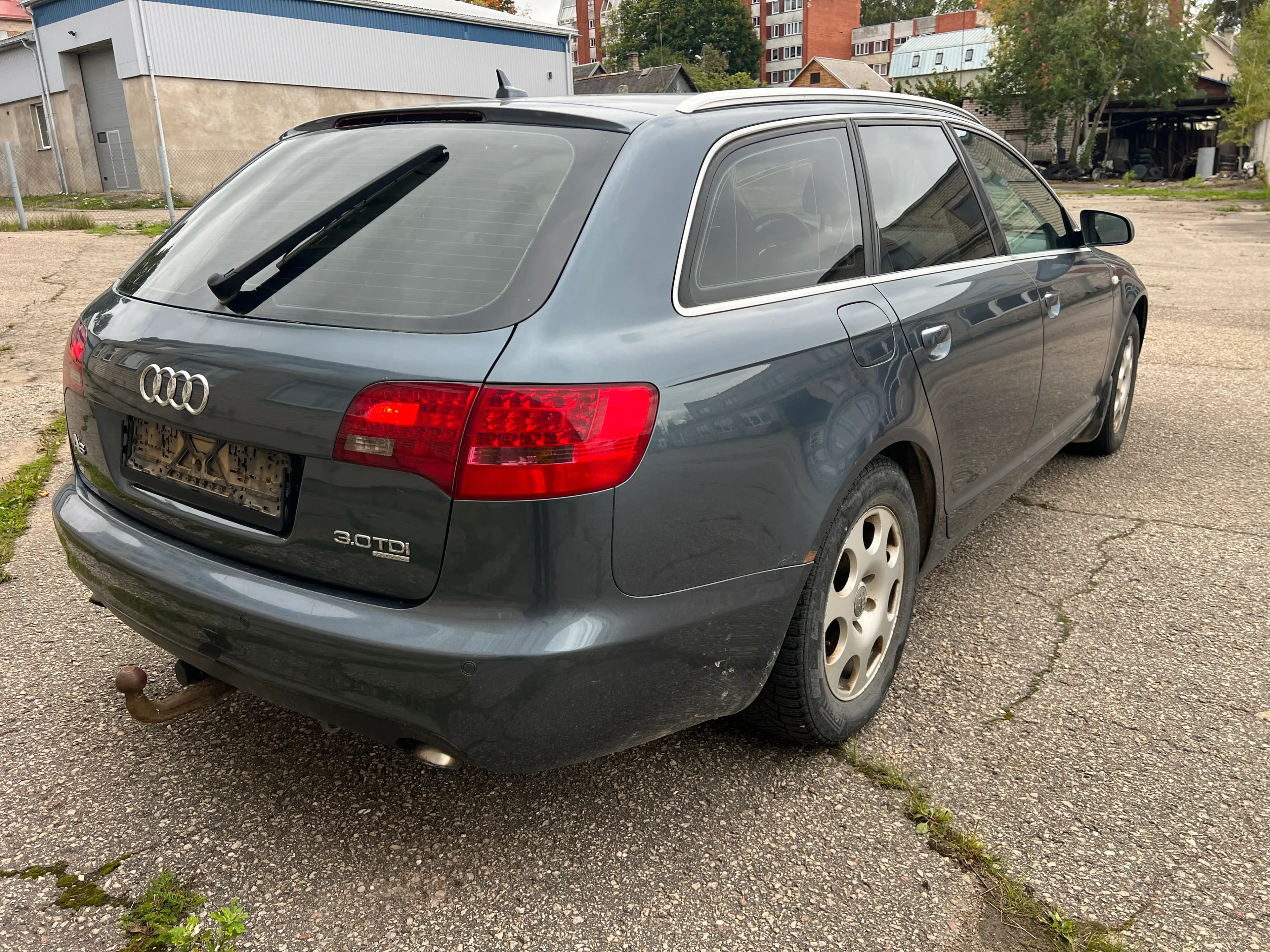 Foto van de gedemonteerde auto 5
