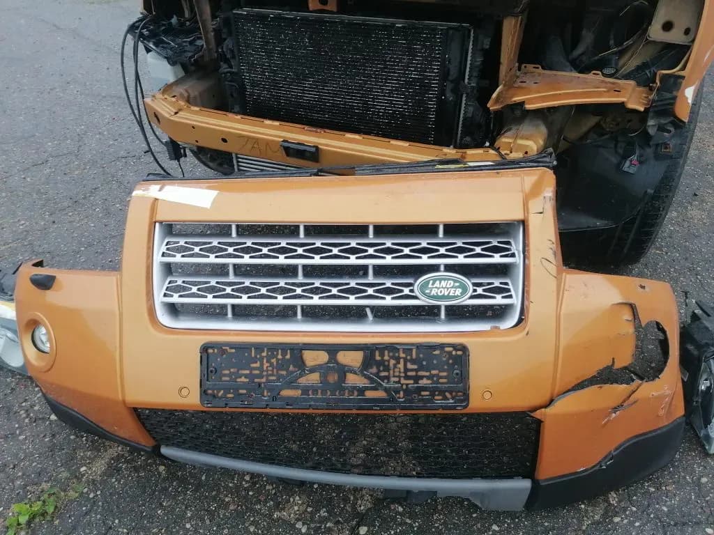 Foto van de gedemonteerde auto 4