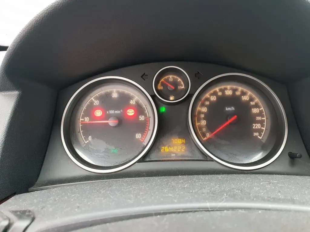 Foto van de gedemonteerde auto 5