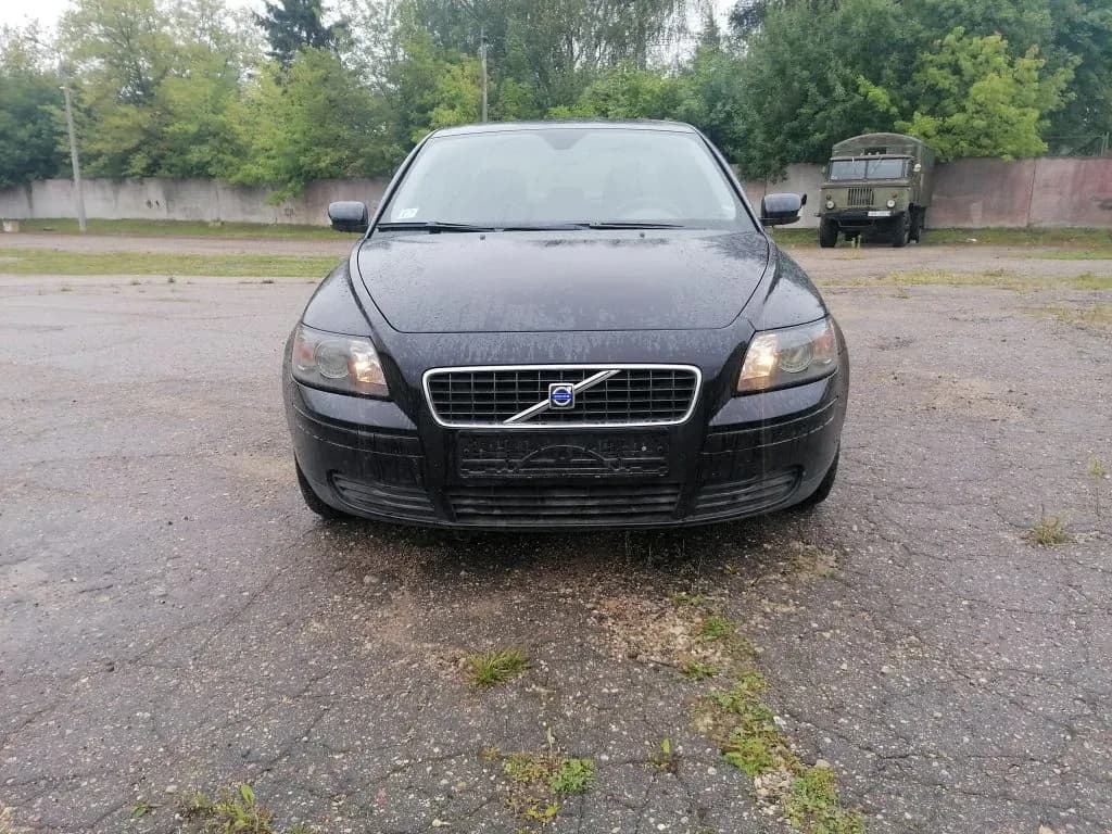 Foto van de gedemonteerde auto 1