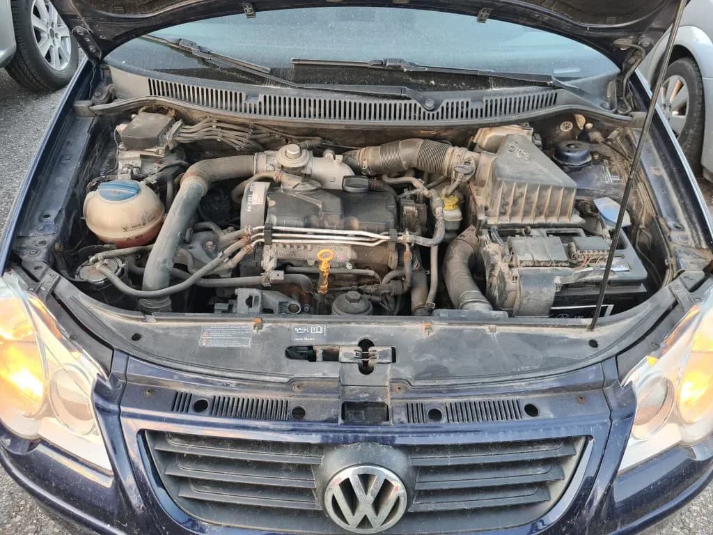 Foto van de gedemonteerde auto 5