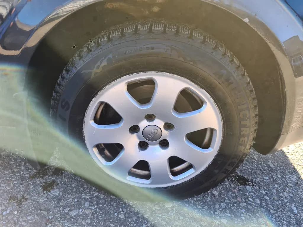 Foto van de gedemonteerde auto 3