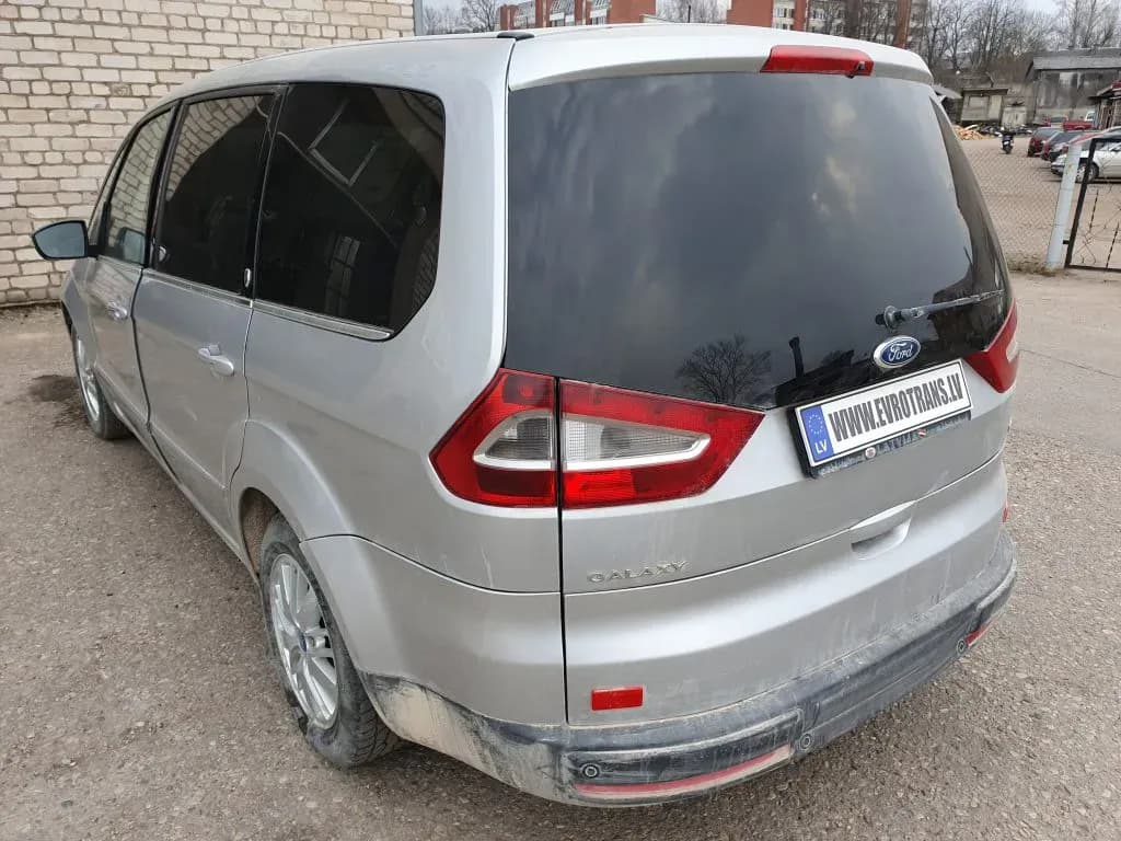 Foto van de gedemonteerde auto 3