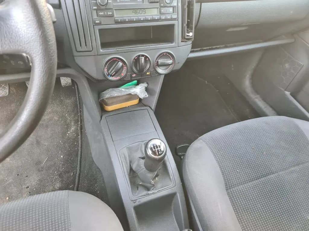 Foto van de gedemonteerde auto 4