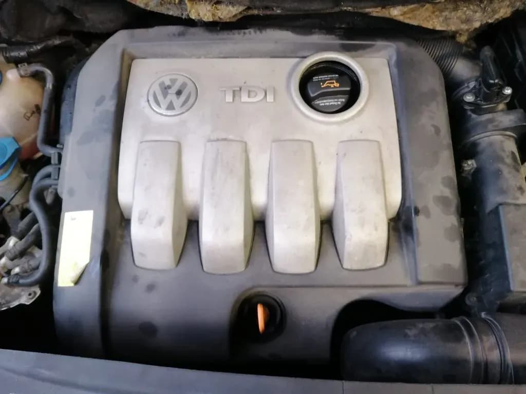 Foto van de gedemonteerde auto 3