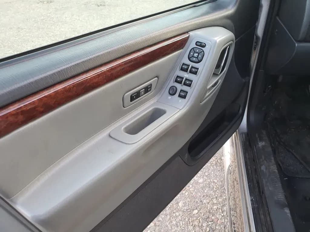 Foto van de gedemonteerde auto 4