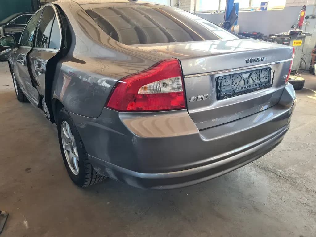 Foto van de gedemonteerde auto 2