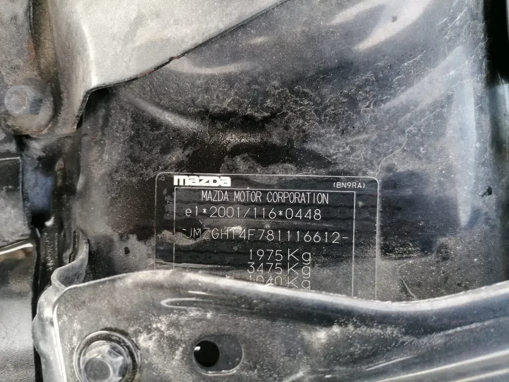 Foto van de gedemonteerde auto 4
