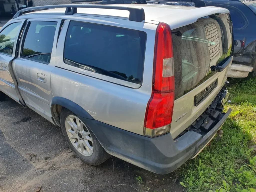 Foto van de gedemonteerde auto 4