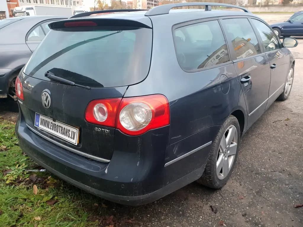 Foto van de gedemonteerde auto 4