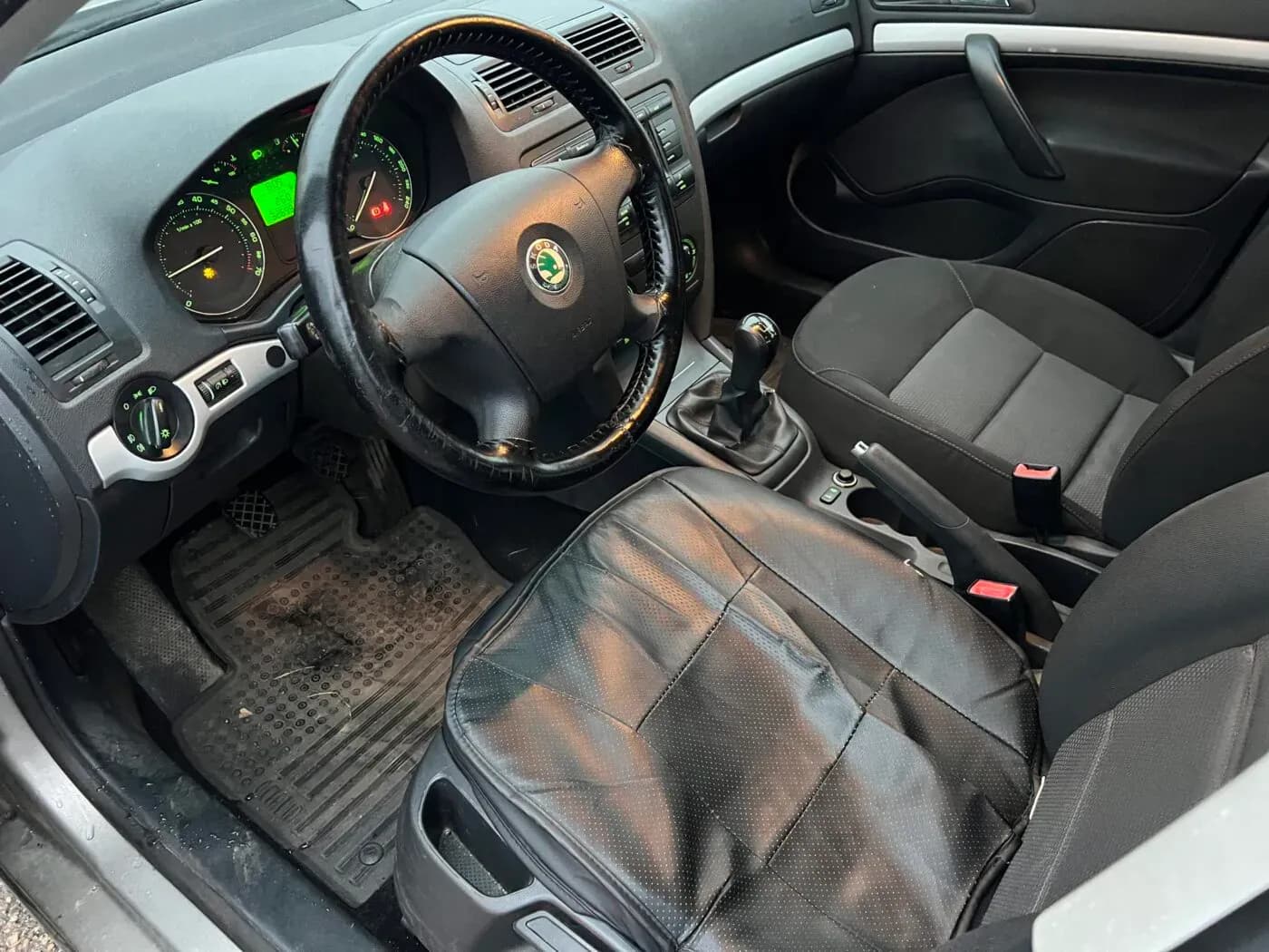 Foto van de gedemonteerde auto 2