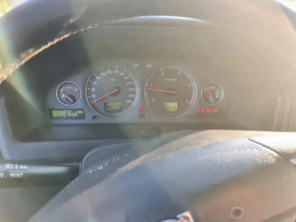Foto van de gedemonteerde auto 3