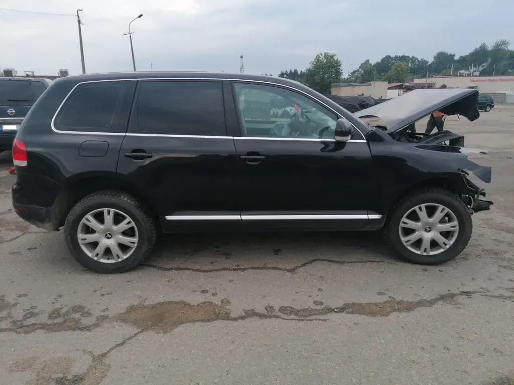 Foto van de gedemonteerde auto 1