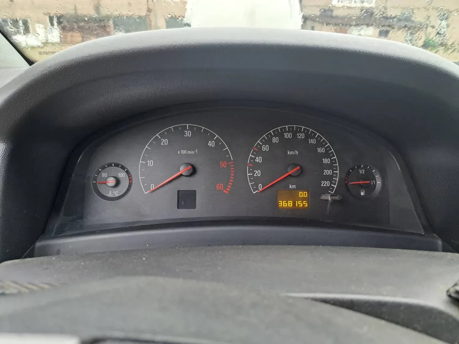 Foto van de gedemonteerde auto 1