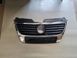 Grote bovenste bumperrooster VW PASSAT 2007 UNIVERSAL SILVER
